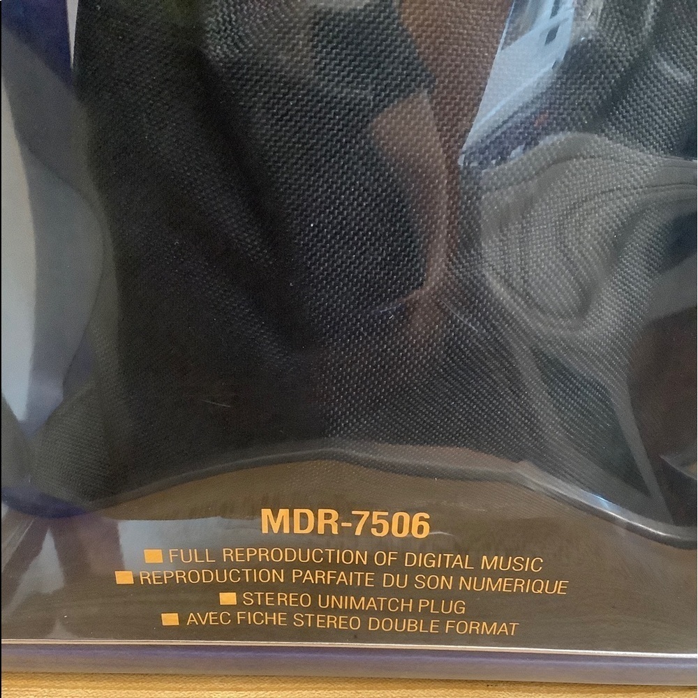 Sony Professional MDR-7506 Sound Monitor Headphones - Picture 2 of 8